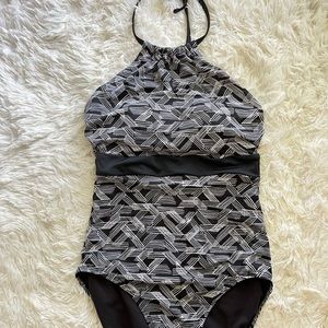 black and white one piece swimsuit